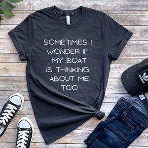 Soms vraag ik me af of mijn boot ook aan mij denkt T-shirt, grappig T-shirt booteigenaar, boott-shirt, tshirt bootliefhebber, cadeau booteigenaar