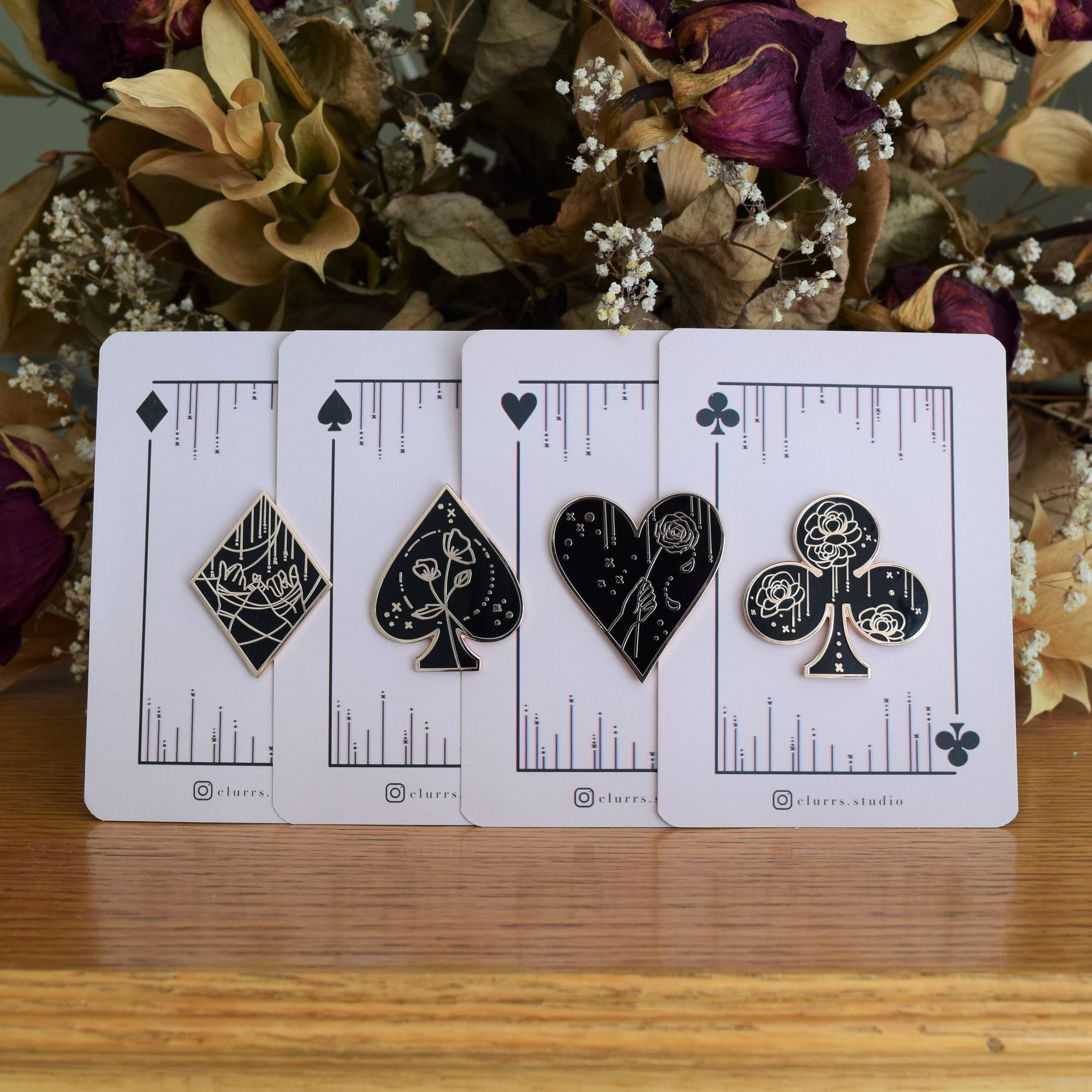 Aesthetic Pins Poker Playing Card Pin Heart Spade Playing Hand Cards Brooch  Poker Aces Lapel Pin Funny Pins Aesthetic For - AliExpress