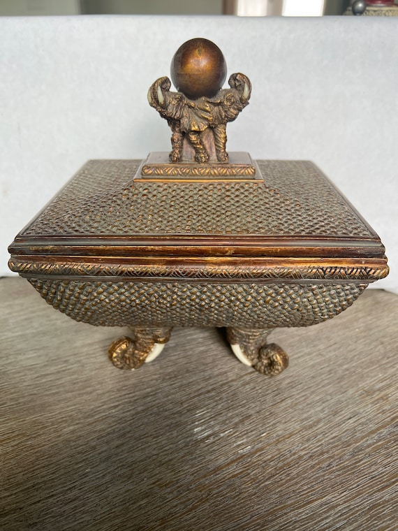 Beautiful Vintage Elephant Jewelry Box