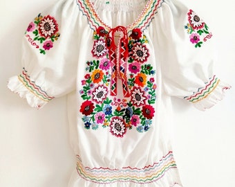 1940's hand embroidered blouse floral Hungarian traditional blouse