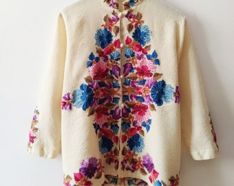 Réservé à la veste en laine florale brodée des années 1970