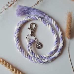 Lilac and White Hobby Horse Lead with Horseshoe and Clover Charm – Handmade Braided Stick Horse Rope with Clip – Durable & Stylish