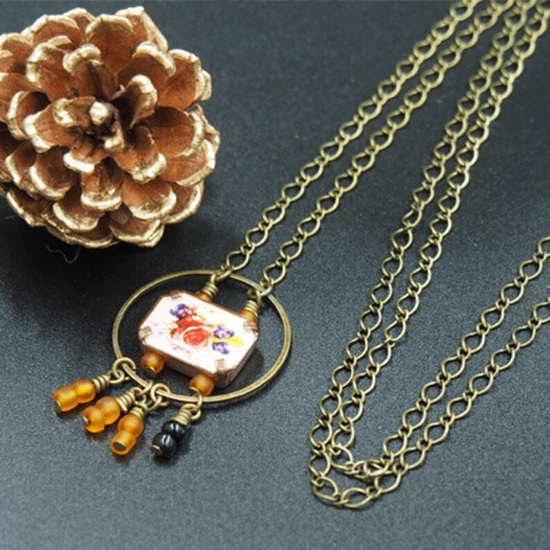 Collar with orange closed candy