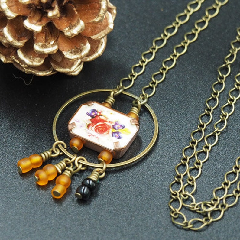 Collar with orange closed candy