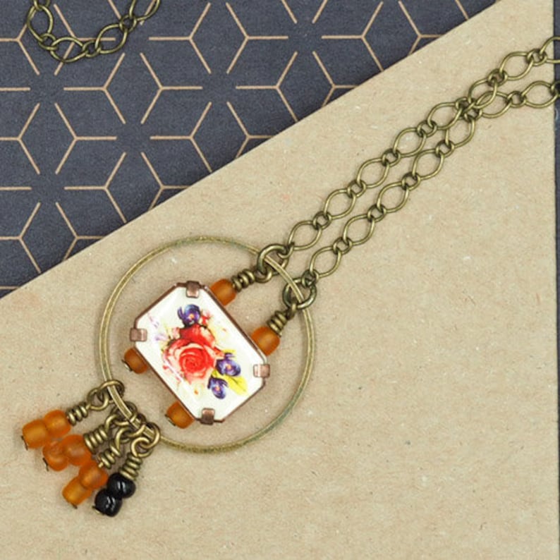 Collar with orange closed candy