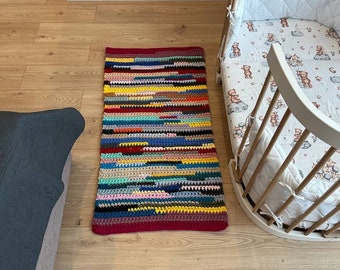 Alfombra de baño de algodón tejida a crochet, hecha a mano, con rayas multicolores (57 x 112 cm)