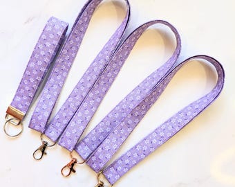 Schlüsselanhänger - Set mit lavendelfarbenem Gänseblümchen-Lederband, Schlüsselanhänger oder Schlüsselanhänger