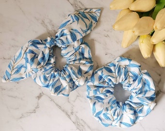 Scrunchie, Knotenschleife Scrunchies, weiß & blau Haargummi, Krawatte, Accessoires, Scrunchy, handmade in Brisbane Australien