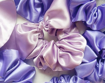 Schleifen Scrunchie, lila und lila Satin Scrunchies/ Haargummi elastisch Accessoires/ handgemacht in Brisbane Australia