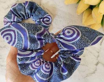 Scrunchie - elastisches Bindezubehör, blaues Aboriginal Dot Art Scrunchy - handgefertigt in Brisbane, Australien