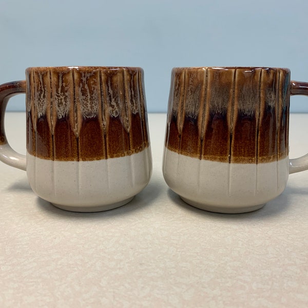 Vintage Brown Drip Ombre Ribbed Ceramic Coffee Mugs - Gorgeous White & Brown Drip Glaze Finish - chip on 1 cup