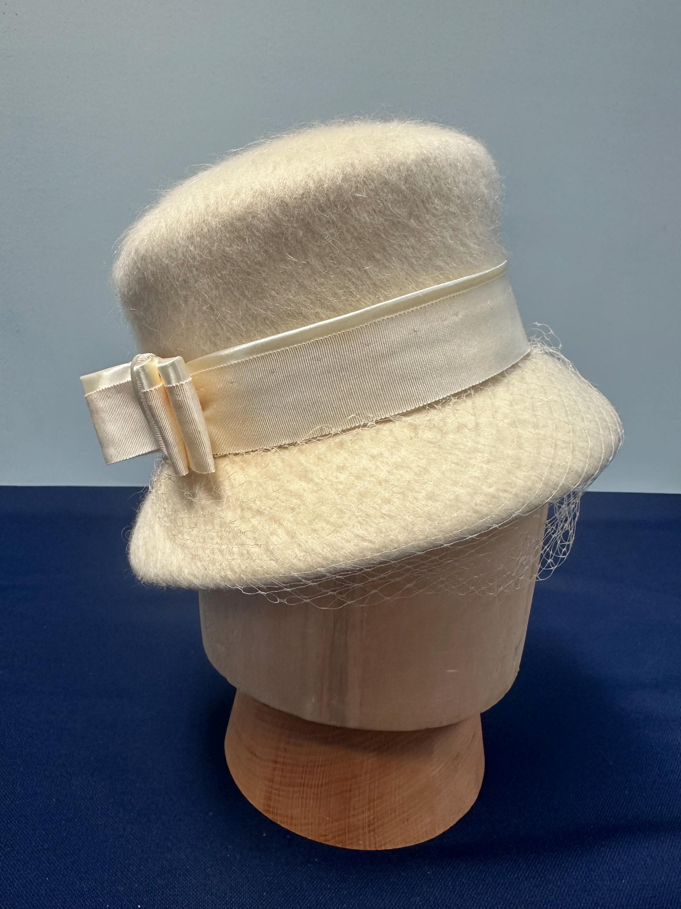 1950s Everitt Original Spiral Woven Straw Cloche Hat with Bow Everitt Knit Hat - Etsy main image 3