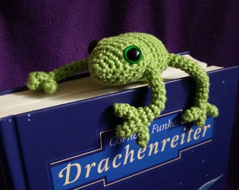 Crocheted frog bookmark, crocheted animal bookmark, gift for book lovers