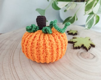Crocheted pumpkin decoration, scatter decoration for autumn table