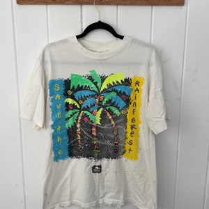 Camiseta unisex vintage de los 90 con raíces que salvan la selva tropical / Costura simple