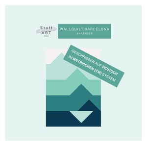 Könnte beinhalten: Eine digitale Illustration einer Bergkette mit einem Farbschema aus Türkis, Blau und Grün. Der Text "GESCHRIEBEN AUF DEUTSCH IM METRISCHEN (CM) SYSTEM" ist auf einem türkisfarbenen Rechteck geschrieben.