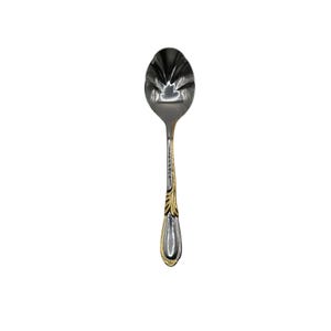 Pode incluir: Uma colher de prata com um cabo decorativo dourado e prateado. A colher tem uma tigela arredondada e um design detalhado no cabo, provavelmente para servir ou comer.