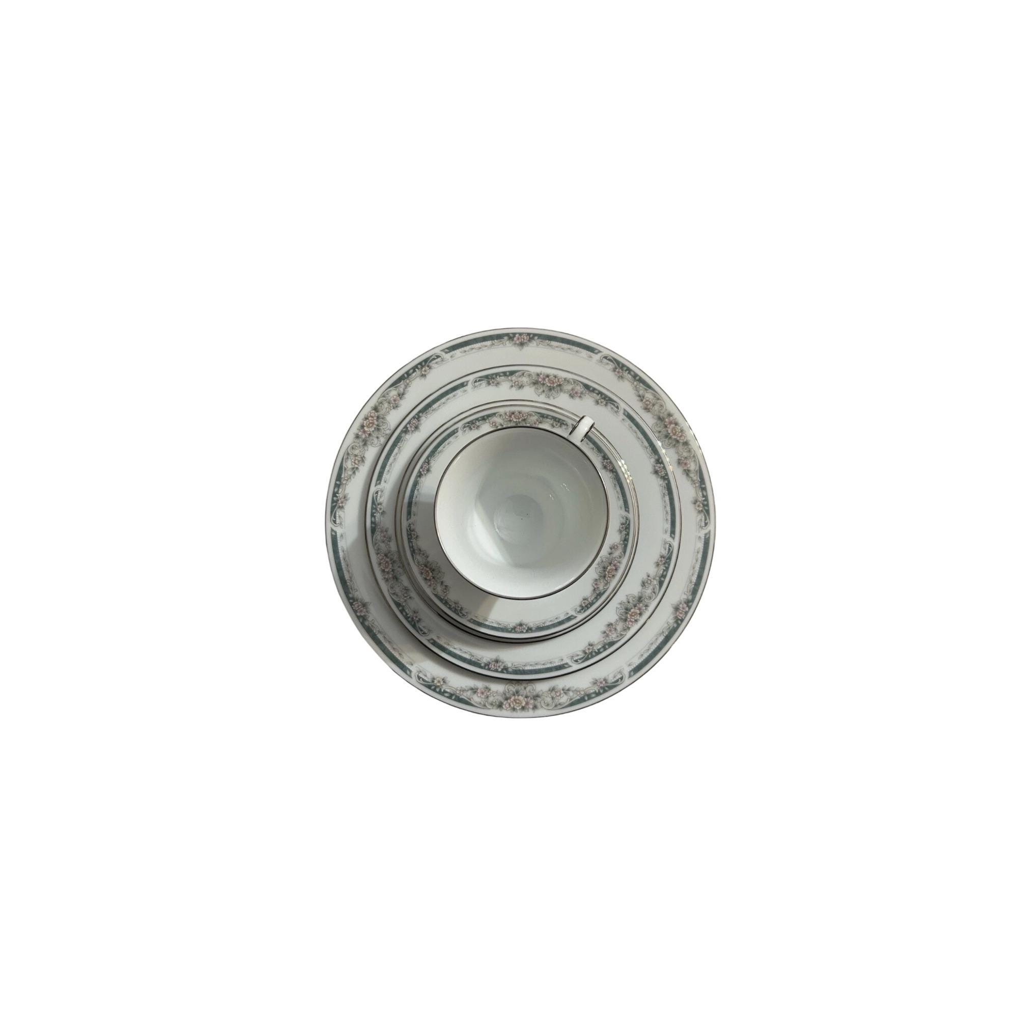Noritake Legendary Enhancement 4035 20 Pieces Dinner, Salad, Bread