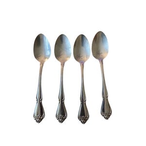 Rogers Oneida Silver Arbor Rose Edelstahl-Teelöffel-Set, 4-teilig, glänzende Oberfläche, Vintage 1967, 1881