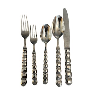 Retronu 18/10 Stainless Steel Flatware Set Of 40 With Textured Handles