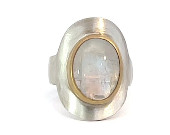Anillo de piedra lunar | Anillo llamativo con piedra lunar en plata de ley con engaste chapado en oro