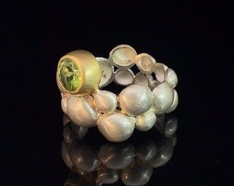 Peridot Ring | Unique peridot ring made of sterling silver and vermeil gold