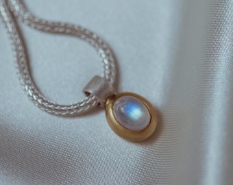 Classic Anke Moonstone Pendant