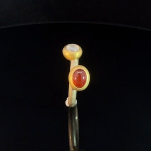 Moonstone and garnet ring | oval | high-quality unique piece | Sterling silver and vermeil gold