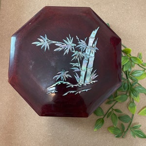 Vintage/Antique Lacquer Ware Asian Compartment Box - Chinese Inlay Mother of Pearl