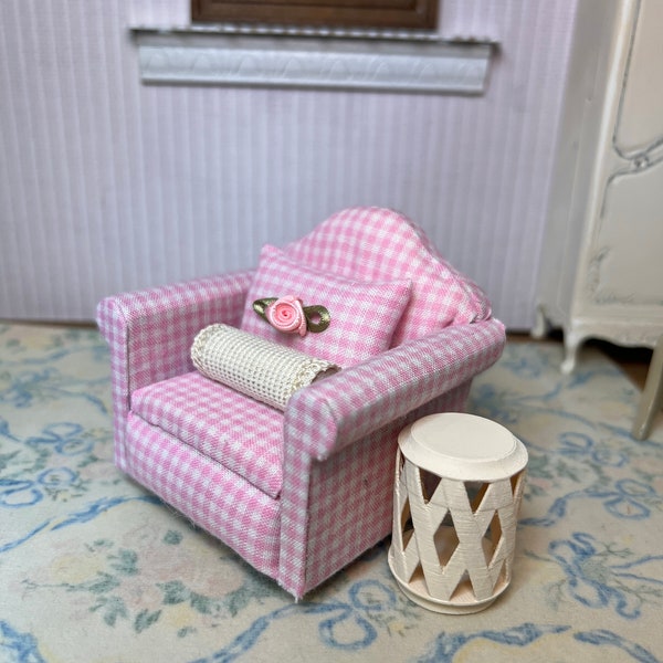 Dollhouse Spring Decor