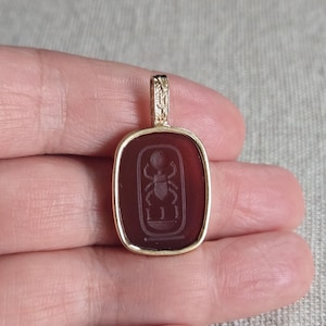 Vintage solid 14k yellow gold carved carnelian Egyptian revival pendant, statement pendant, Egyptian themed jewelry, carved gemstone