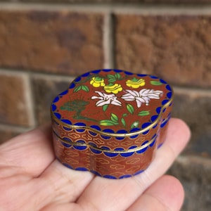 Antique oriental enameled trinket box, colorful and ornate trinket box, oriental themed trinket box, keepsake box