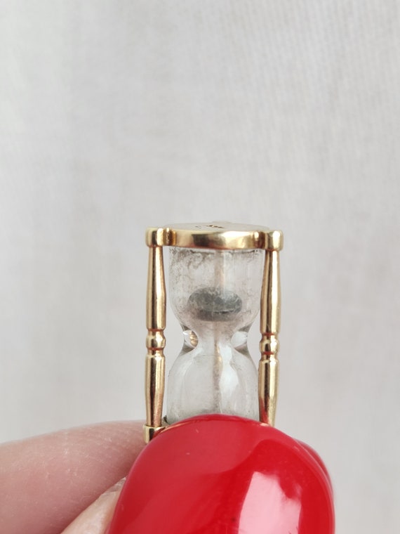 Vintage 14k yellow gold hourglass charm/pendant, … - image 8