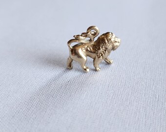 Vintage 9k yellow gold articulated lion charm, lion pendant, vintage lion pendant, charm for bracelet and necklace, Leo jewelry