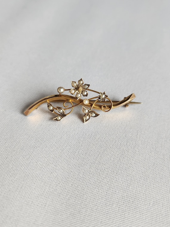 Antique 9ct yellow gold floral seed pearl brooch, 