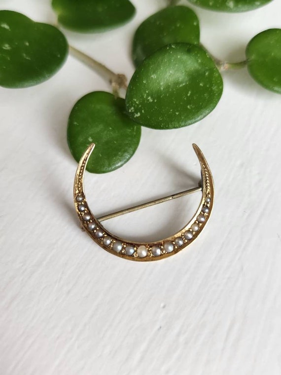 Antique 14k yellow gold cresent moon brooch with s