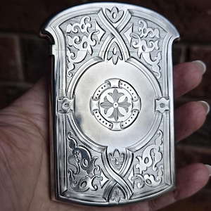 Étui/porte-cartes de visite ornés d'argent antique, incroyables détails ciselés à la main, monogramme, étui en argent victorien