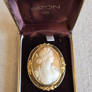 Vintage solid 14k yellow gold large ornate carved shell cameo brooch/pendant in original box, statement jewelry, antique style cameo