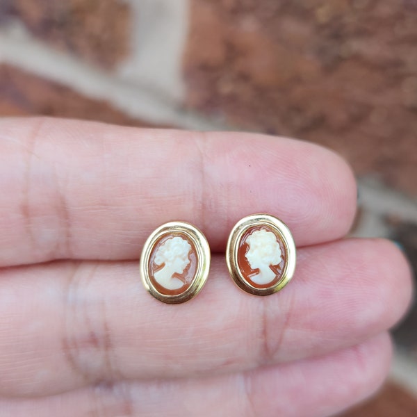 Vintage 14k yellow gold cameo stud earrings, everyday gold studs, classic cameo design, carved shell