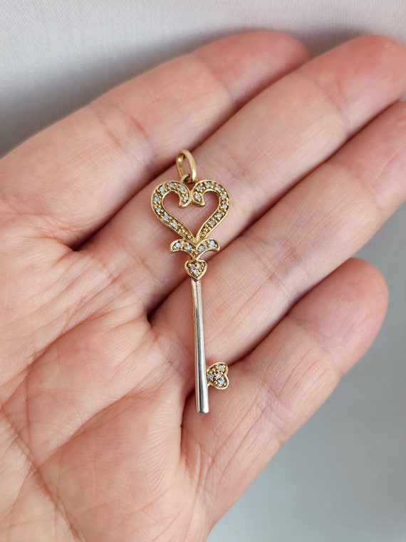 Vintage ornate 10k two toned gold heart shaped key