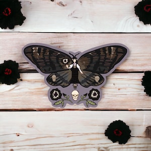 "Großer SAMMLERMOTHEN-AUFKLEBER ""Death Head Moth Fairy"" - glänzender Vinylaufkleber Art."
