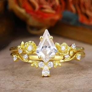 Kite Cut Moissanite Engagement Ring Set, Vintage Yellow gold Leaf Branch Bridal Set, Vintage Wedding Ring Promise Ring, Floral Jewelry