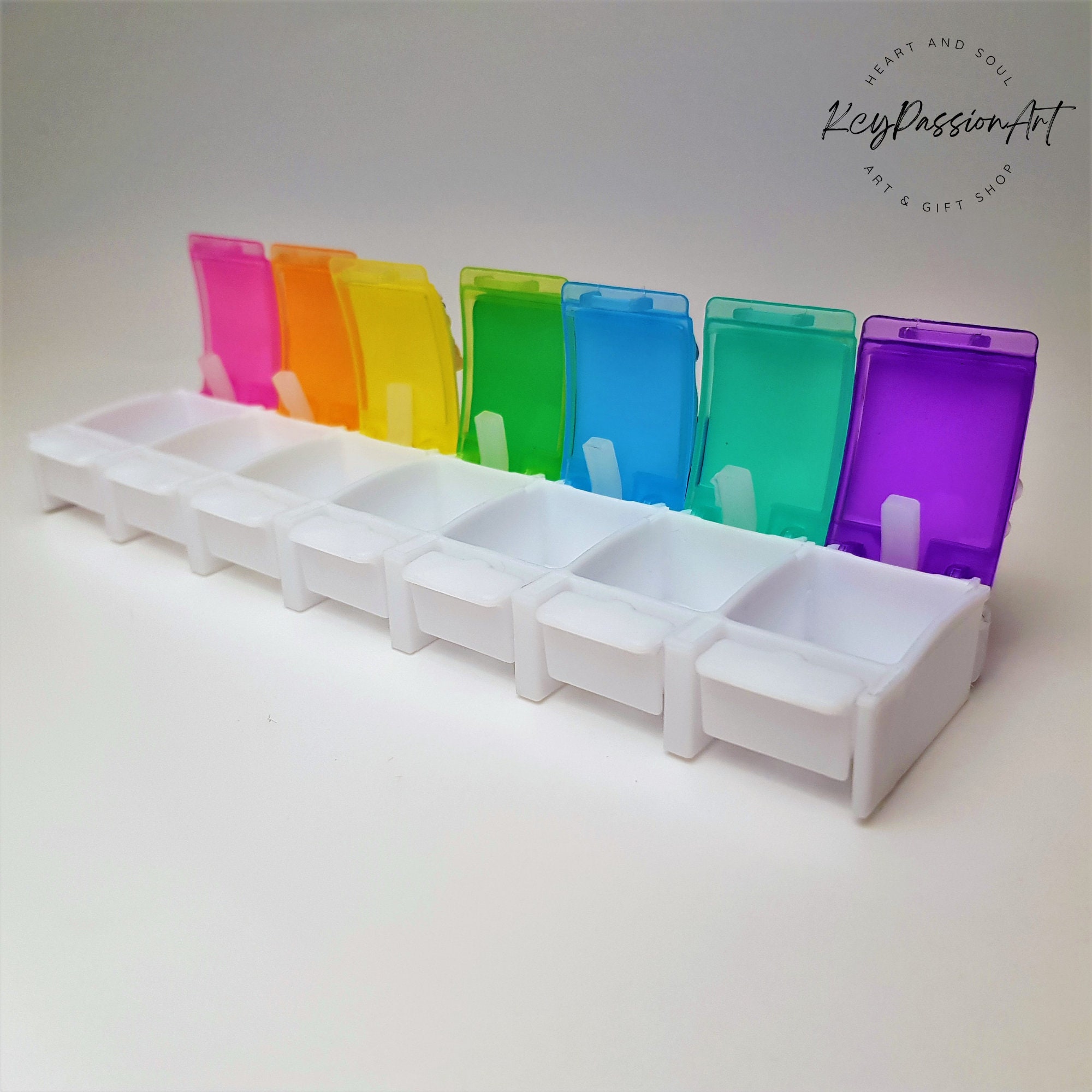 7 Day Pill Organizer 'gummy Bear Glow' Luminous Cute Pill Box, Medicine  Vitamin Supplement Dispenser, 7 Day Pill Box, Weekly Pill Organizer 