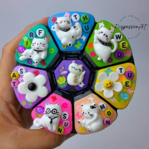 XL 7-daagse pillendoos 'Cat A Pose' am pm Pillendoosje, pillendoosje met 8 vakken, dispenser voor medicijnsupplementen Leuke pillendoos voor overdag en 's avonds