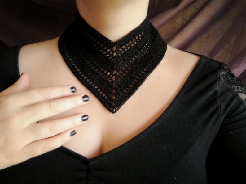 CROCHET PATTERN BUNDLE Black gothic crochet lace collar necklace, Goth crochet lace fingerless gloves image 3