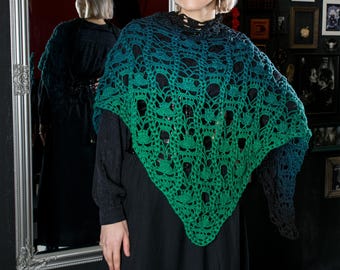 CROCHET PATTERN skulls shawl, creepy cute triangle scarf for goth girls, Halloween wear, lost souls inspired crochet tutorial