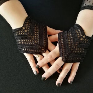 CROCHET PATTERN BUNDLE Black gothic crochet lace collar necklace, Goth crochet lace fingerless gloves image 2