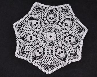 CROCHET PATTERN and photo tutorial on how to make goth skull lace doily for Halloween weddings, spooky parties, goth or dark home lovers