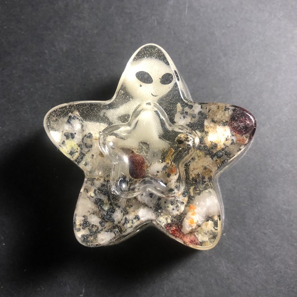 2 Fluorescent Alien & Short Wave UV Reactive Willemite in Resin Stars includes Imbedded Garnets Area 51 NY Herkimer Diamond Great Gift Idea