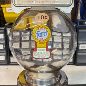 Vintage Kiwanis Club 10 Cent Ford Gum Gumball Machine with Glass Globe and Kiwanis International Advertisement Topper